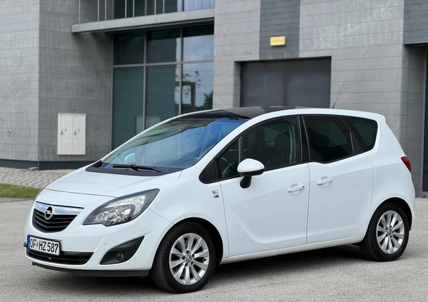 Opel Meriva cena 30900 przebieg: 135000, rok produkcji 2012 z Rzeszów małe 352